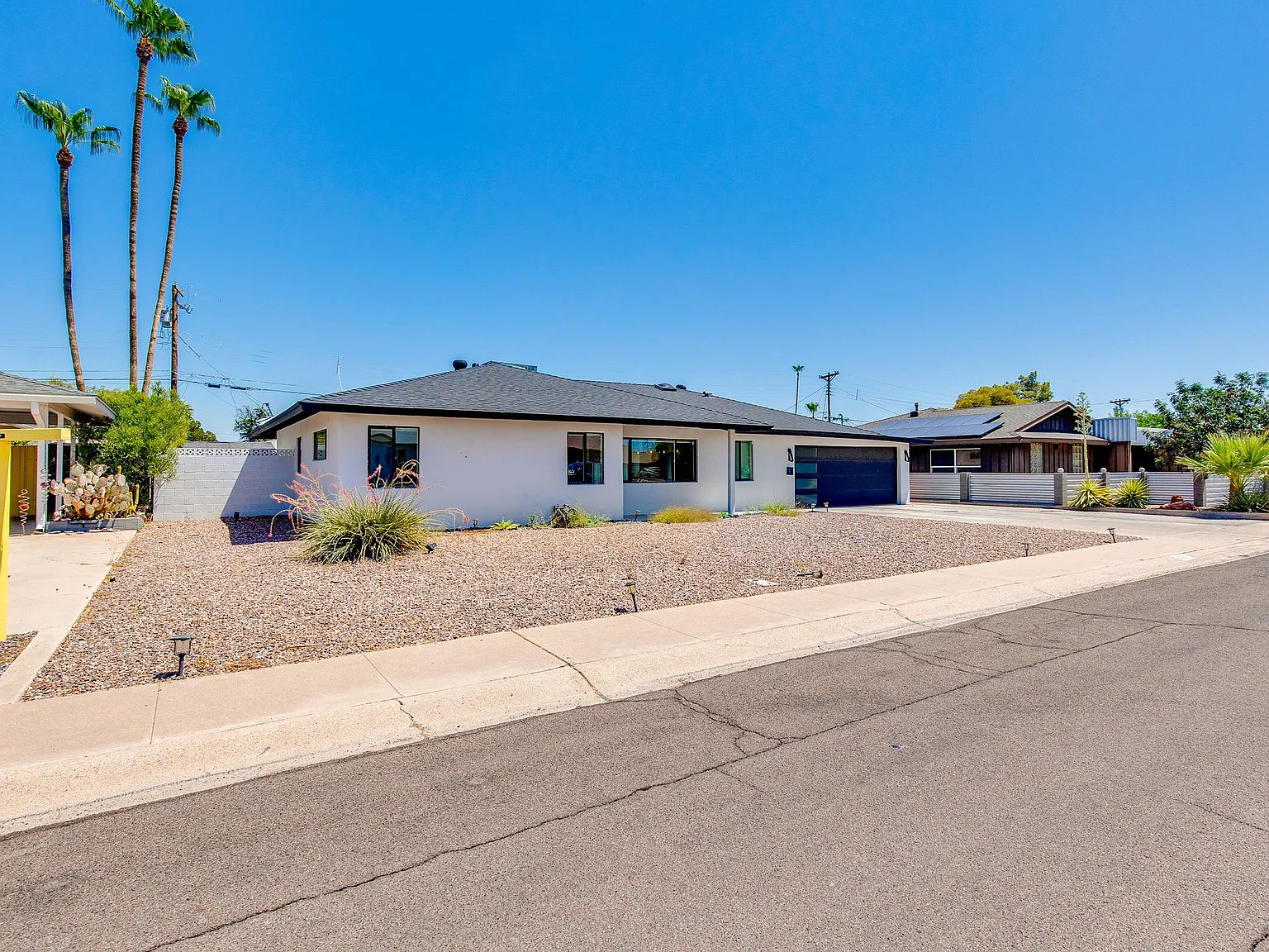 3 bed, 2167 sqft, $4,950 — Photo 3