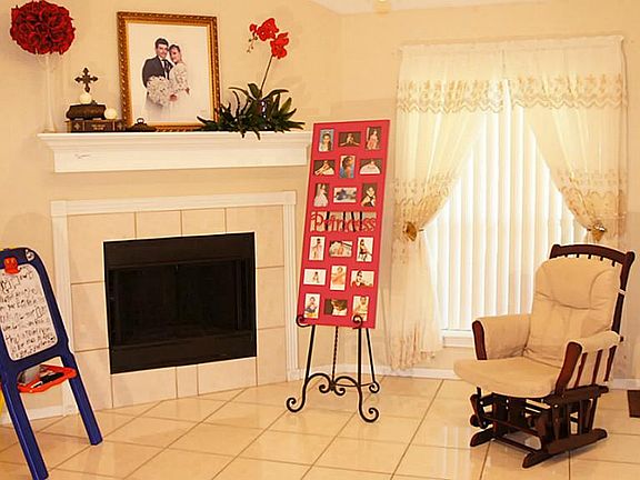 LIVING ROOM WITH GAS FIREPLACE