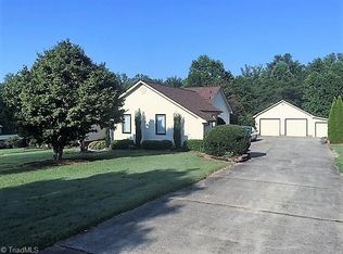 360 Pine Rd, Eden, NC 27288