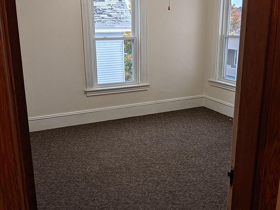 Right bedroom with ceiling fan and one closet