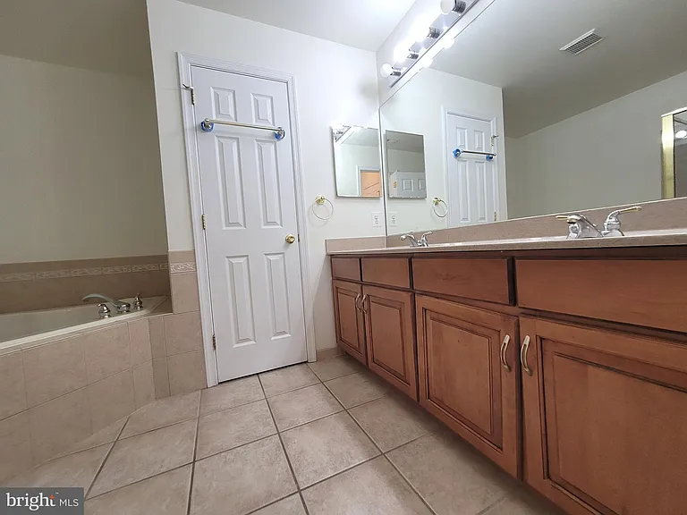 35 Tudor Ct — Photo 24