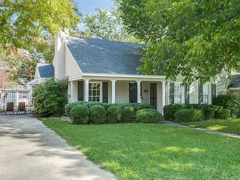 6219 Revere Pl — Photo 2