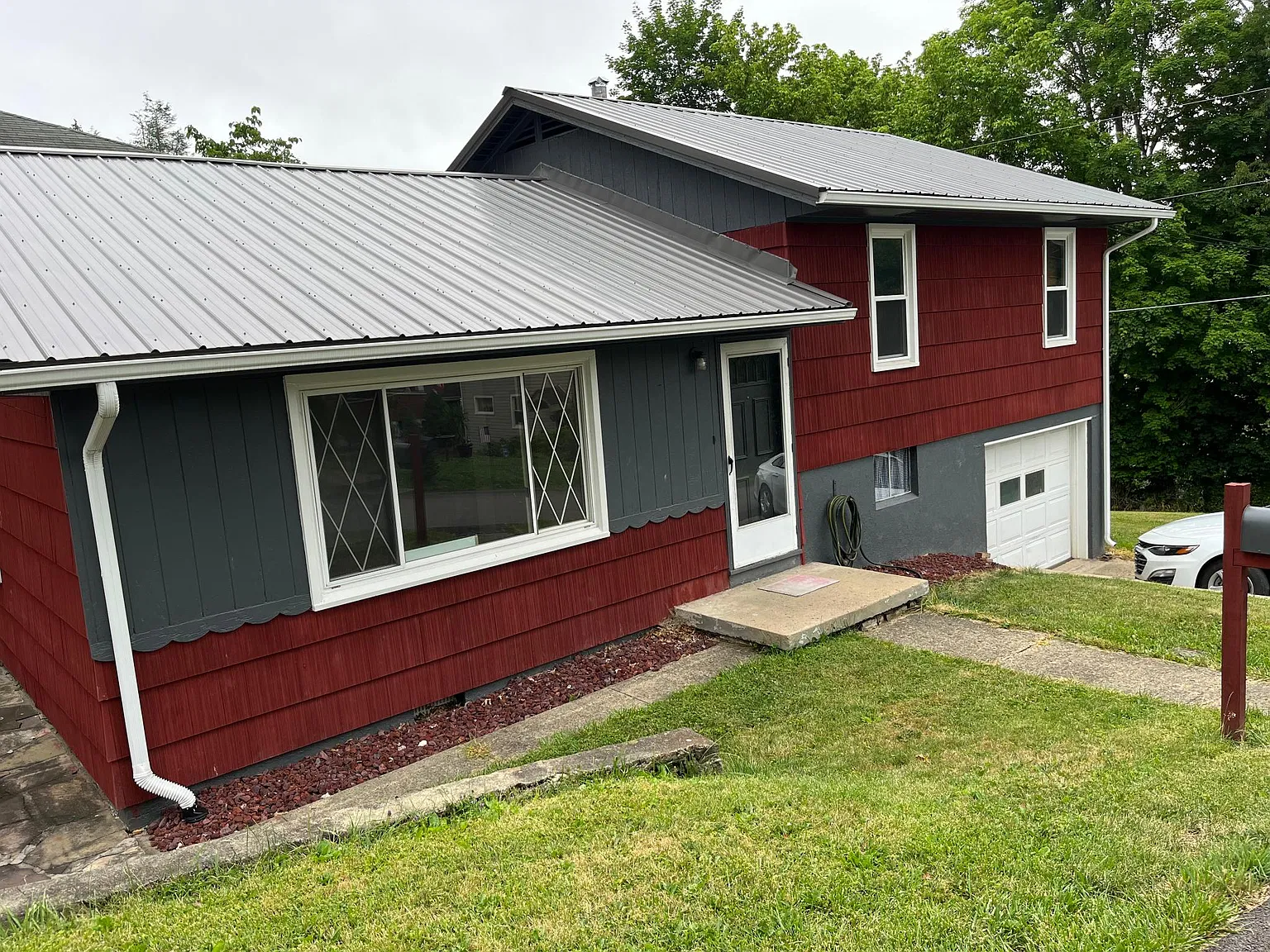 1041 Westview Dr — Photo 1