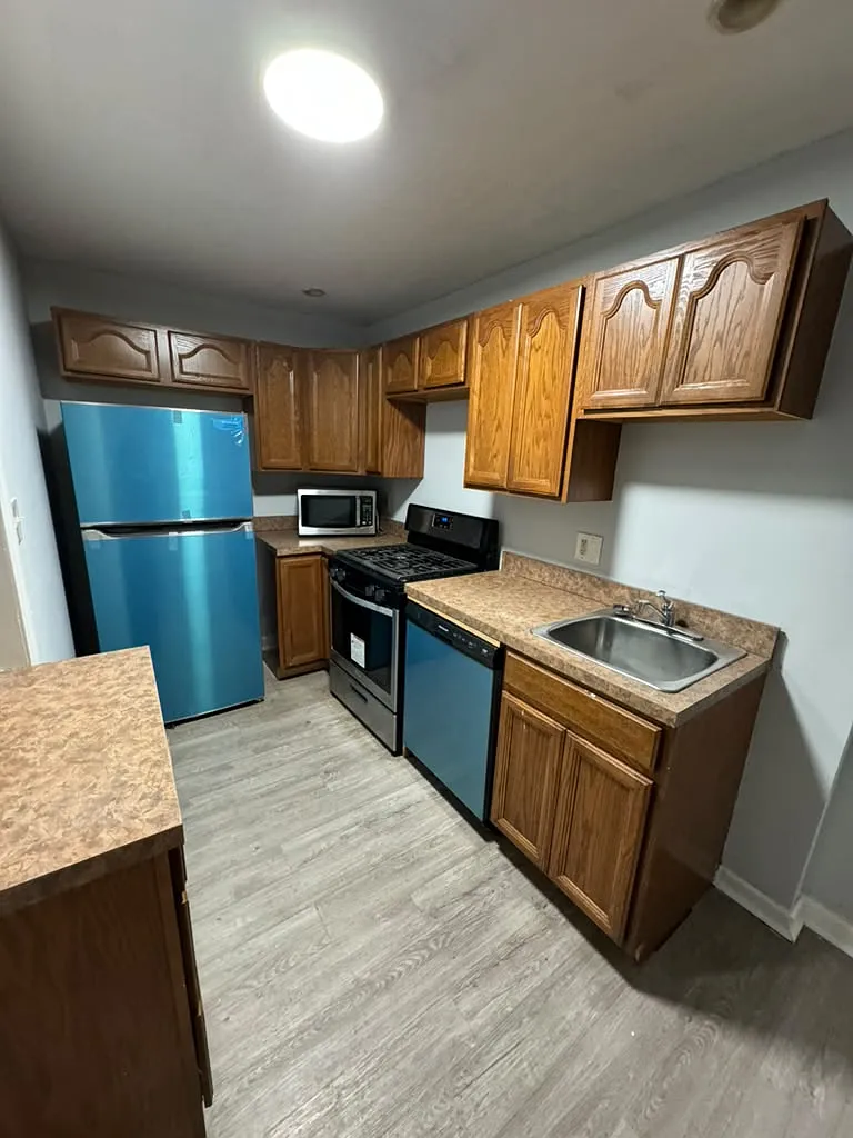 3 bed, $1,850 — Photo 3