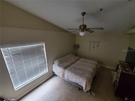 5th image of 547 Carambola Ave