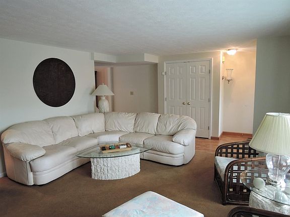 3rd image of 884 S Woodlyn Dr