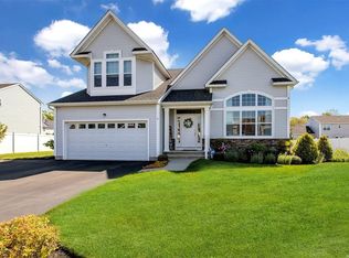 5 Mulberry Ln, Ridge, NY 11961