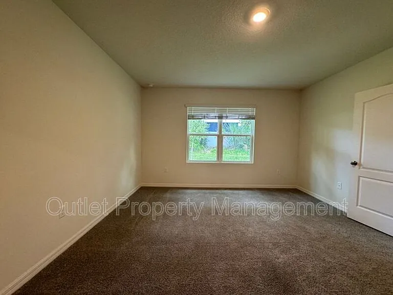 391 Pelham Park Dr — Photo 4