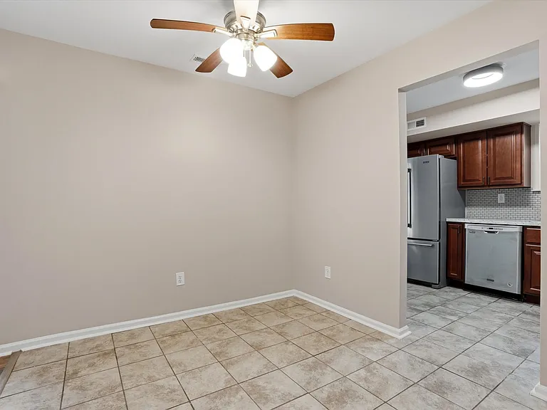 4546 Rosemarie Dr — Photo 7