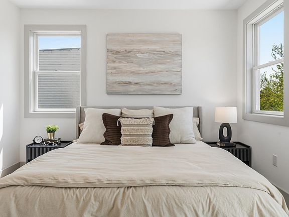 4th image of 161 Woodlawn Ave #1