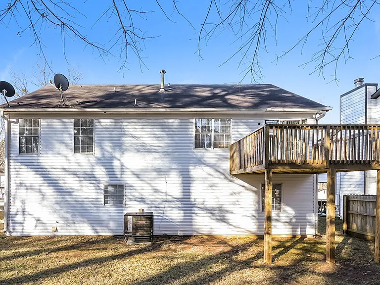 2314 Hampton Dr — Photo 16