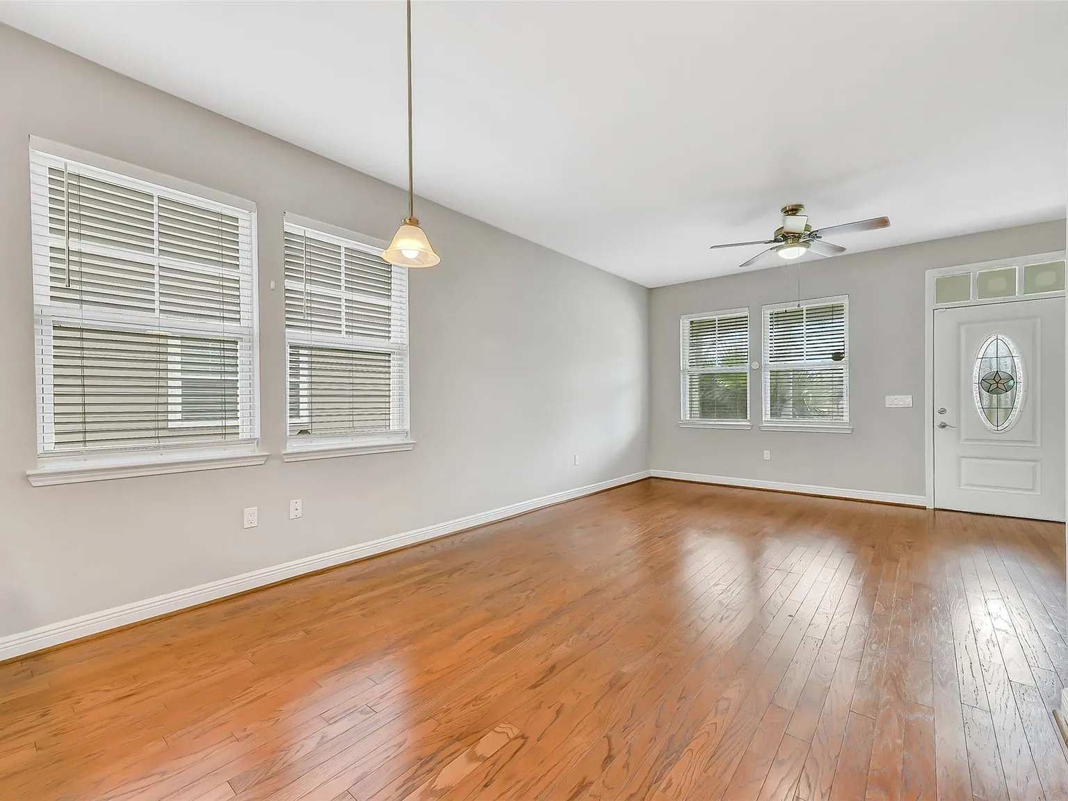3 bed, 2.0 bath, 1162 sqft, $2,275 — Photo 4