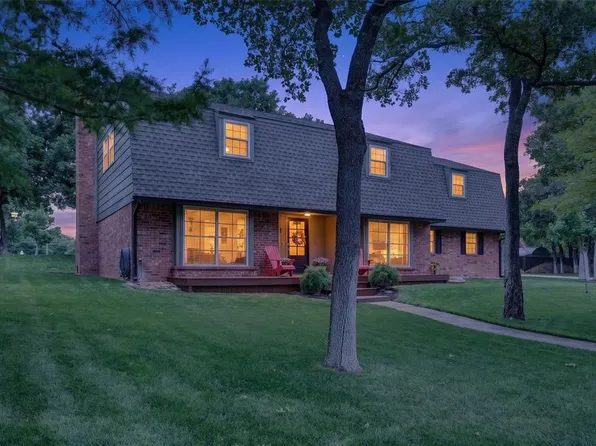 2113 Hummingbird Ln, Edmond, OK 73034