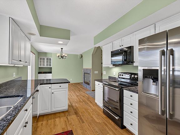 3rd image of 888 Chalfont Dr