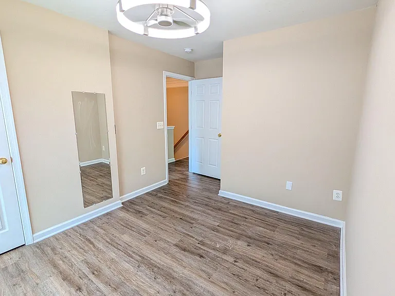 211 Shirley Sq SE — Photo 27