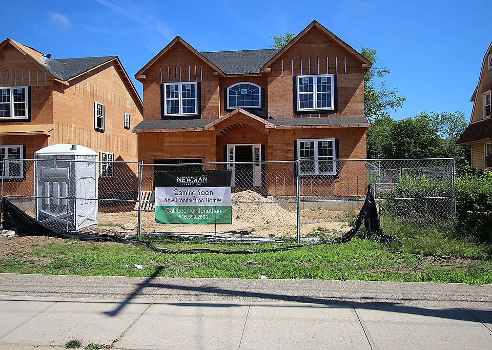 1st image of 2 Centre Ave