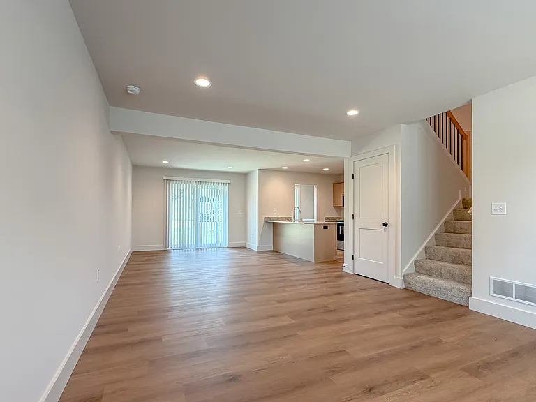 273 Locust St — Photo 4