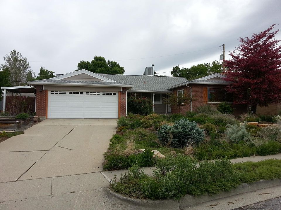 Front zero-scaped yard
