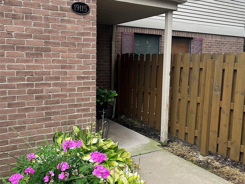 19115 Surrey Ln #21, photo 3