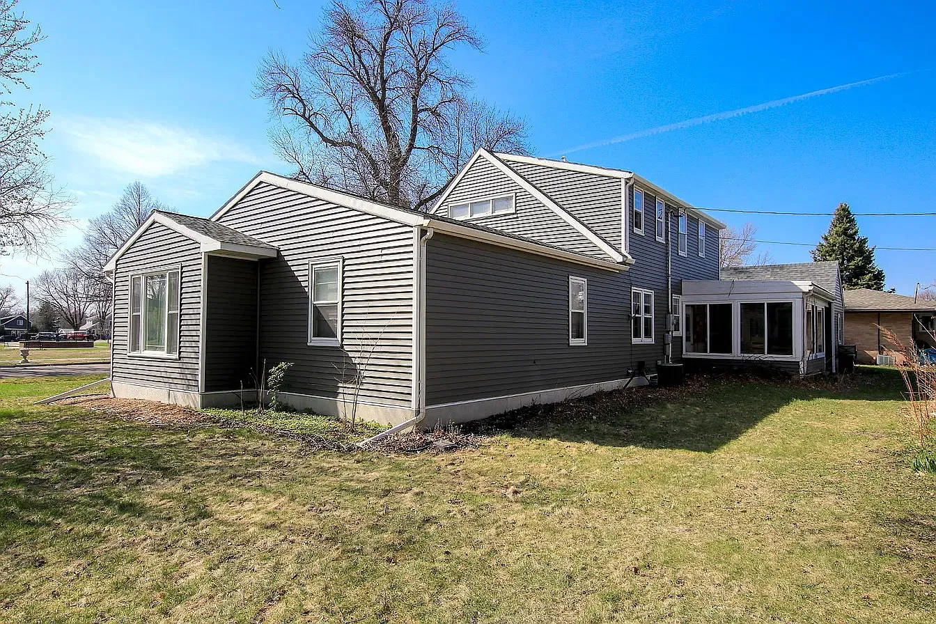 4 bed, 2104 sqft, $3,500 — Photo 1