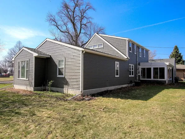 311 S 10th St, Olivia, MN 56277