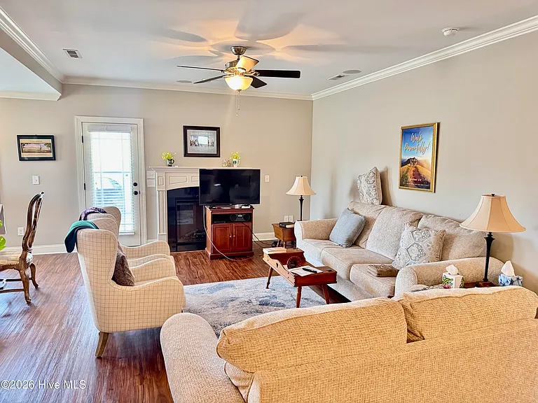 683 Brookfield Dr — Photo 4