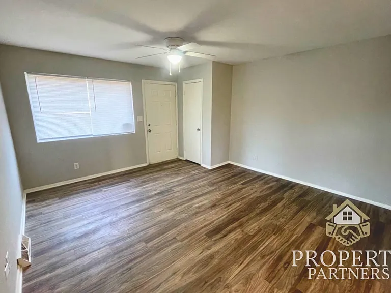 1402 N High School Rd #1404 — Photo 1
