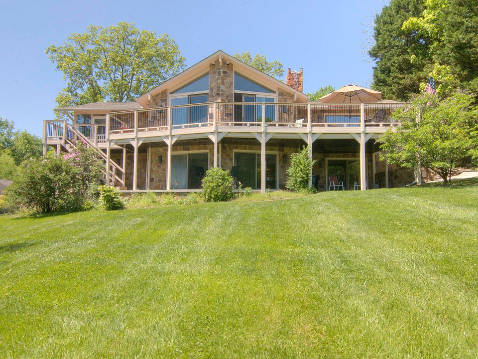 1st image of 2118 Lake Point Dr
