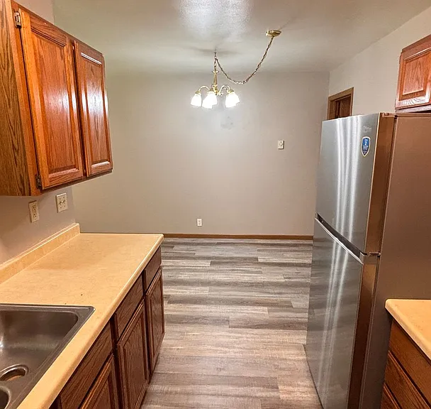 2428 Spooner Ave — Photo 6