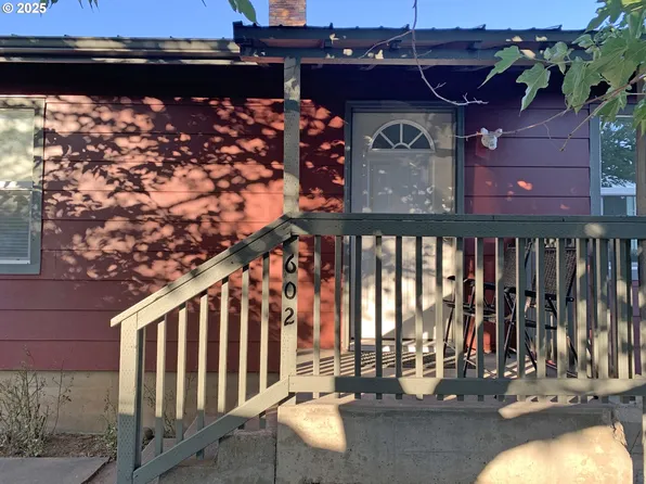 602 6th St, Maupin, OR 97037