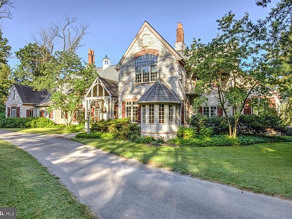 2nd image of 636 Bean Hill Rd