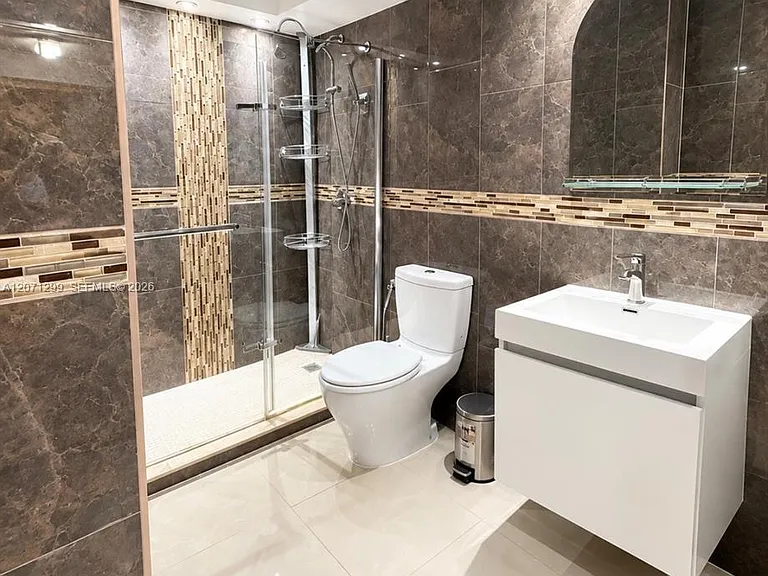 605 NW 72nd Ave #301 — Photo 1