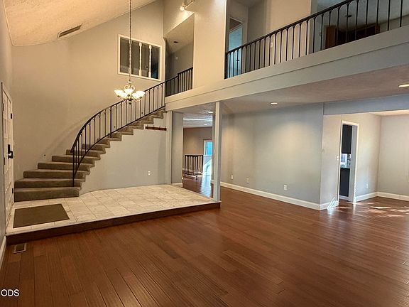 4th image of 441 Silverado Cir