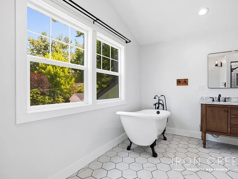 409 W Ada St — Photo 17