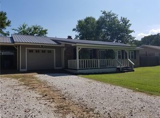 905 Henry Ln, Gore, OK 74435
