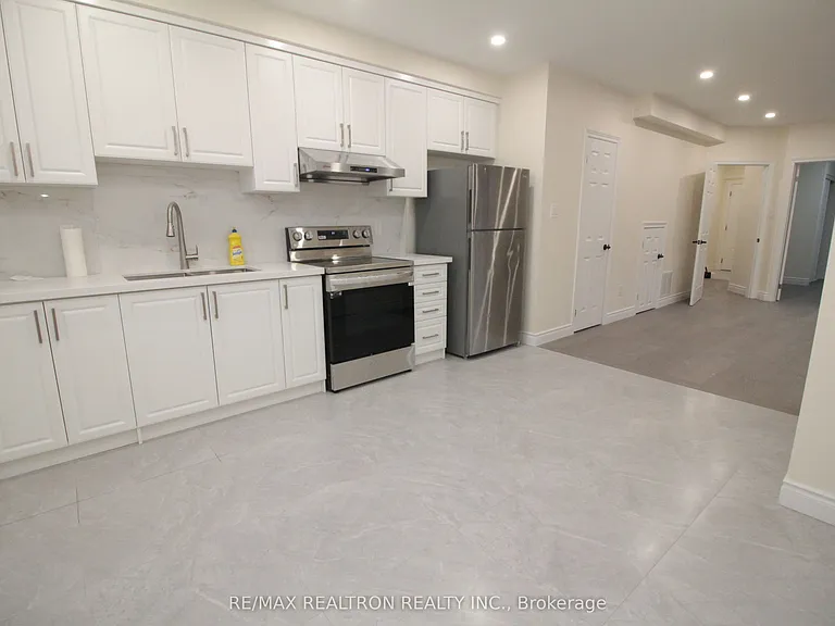 18 Roxton Rd #MAIN FLOOR — Photo 6