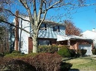 50 Willowbrook Ln, Freeport, NY 11520