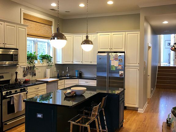 5th image of 840 W Armitage Ave APT 3W