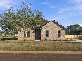 10 Pleasant Oaks Dr, Perry, GA 31069
