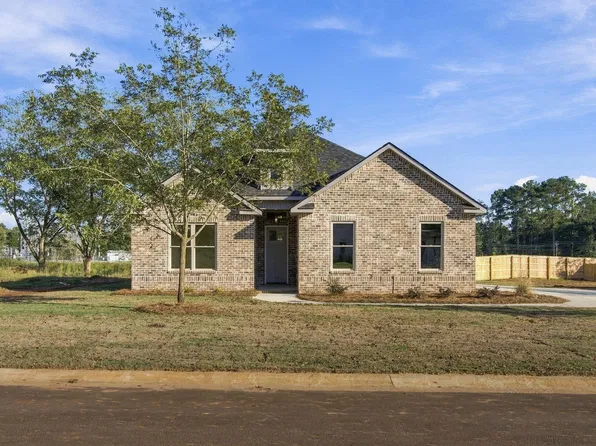 10 Pleasant Oaks Dr, Perry, GA 31069