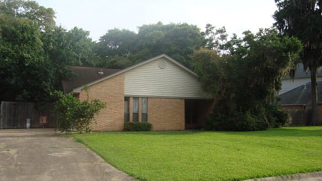 1st image of 104 Pecan Valley Dr