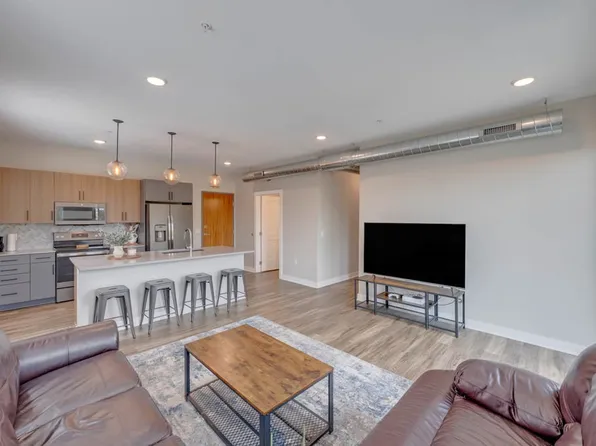 400 SW 7th St #201, Des Moines, IA 50309