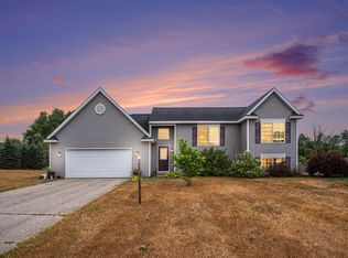 14609 Ivorystone Dr NE, Cedar Springs, MI 49319