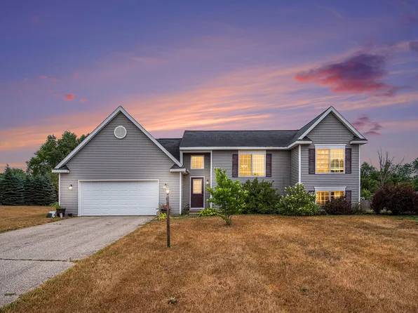 14609 Ivorystone Dr NE, Cedar Springs, MI 49319