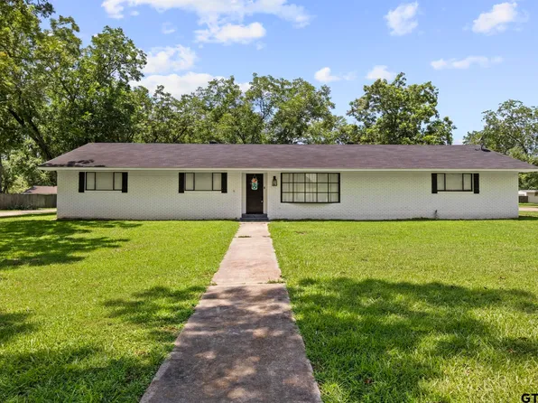 110 Mahan St, Pittsburg, TX 75686