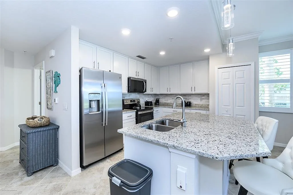 3 bed, 2.0 bath, 1407 sqft, $4,000 — Photo 4