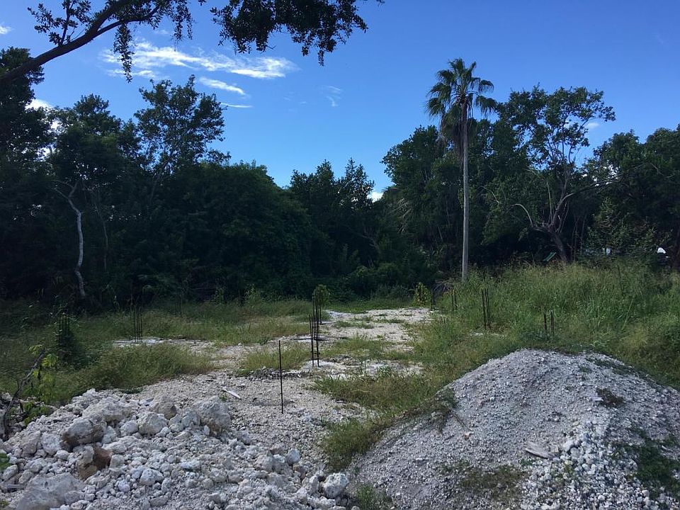 2nd image of 985 Gibraltar Rd