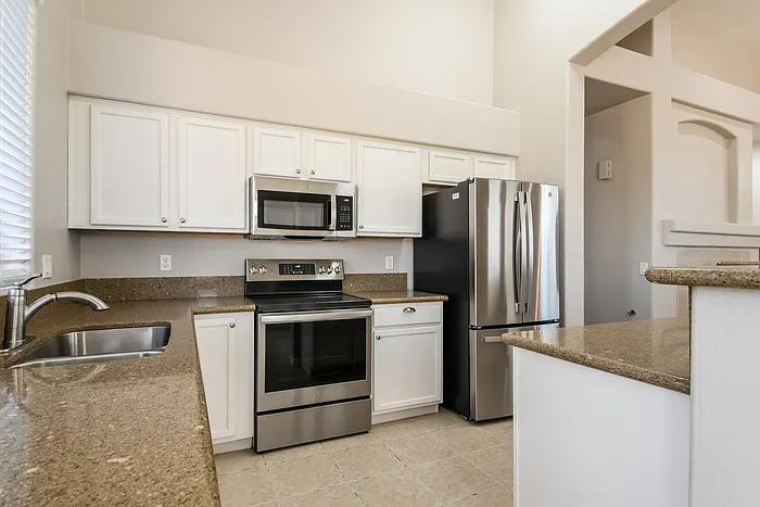 6614 W Rowel Rd — Photo 9