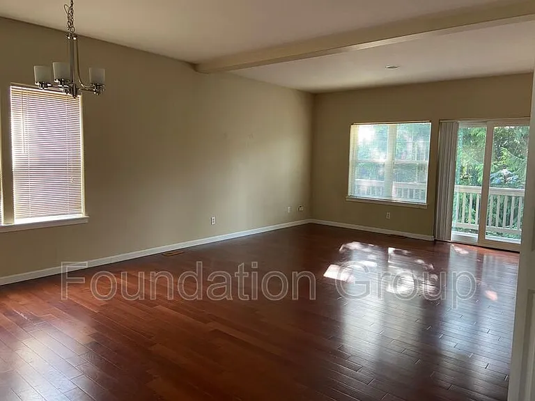 150 S 152nd St #B — Photo 4