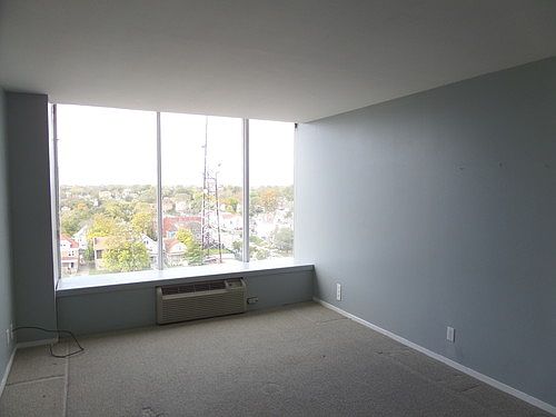 3rd image of 810 Matson Pl Unit 1006